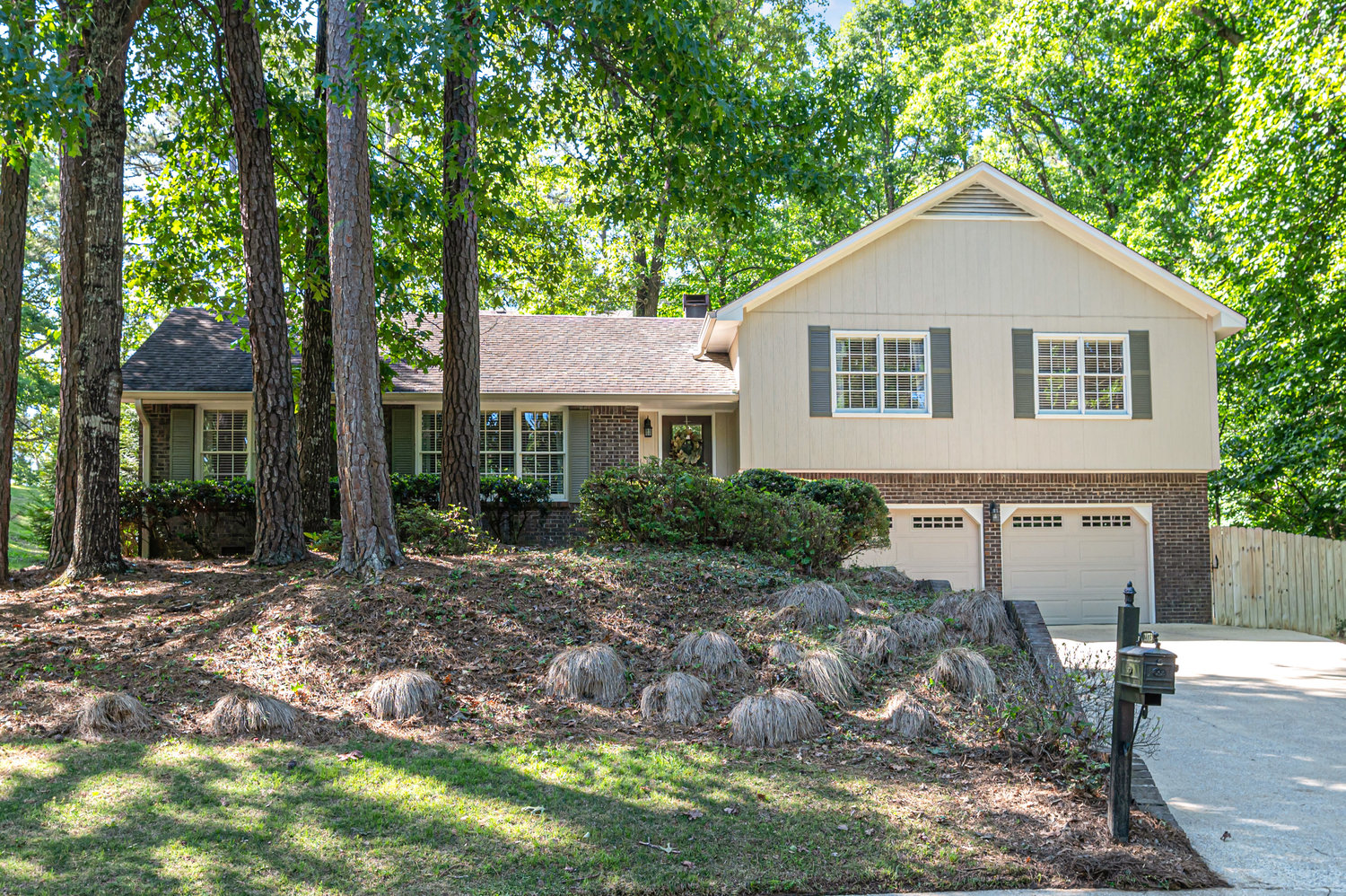 Virtual Tour of Birmingham Metro Real Estate Listing For Sale | 2173 Bailey Brook Drive, Hoover, AL 35244