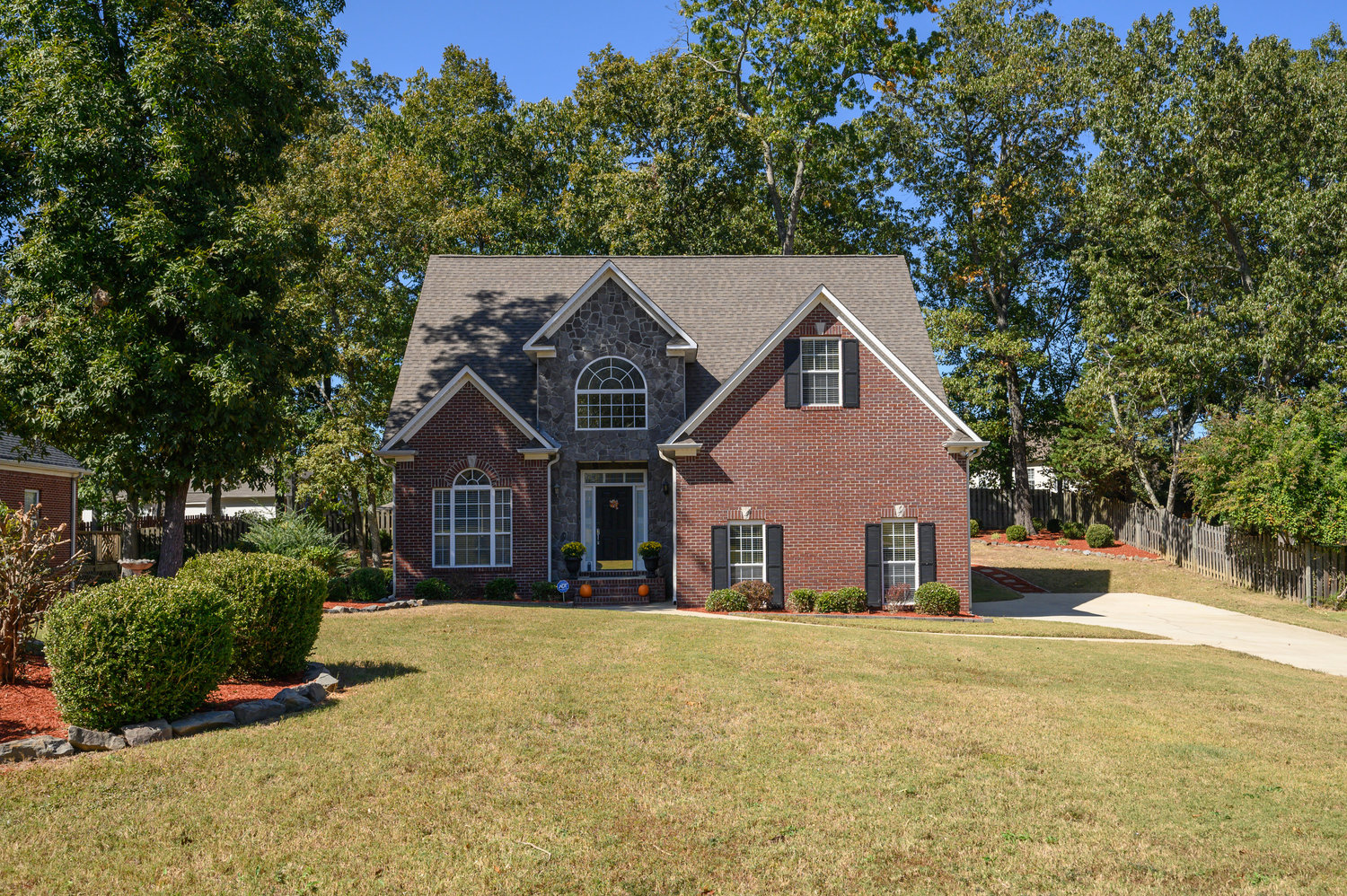 Virtual Tour of Birmingham Metro Real Estate Listing For Sale | 2721 Crossvine Drive, Helena, AL 35022